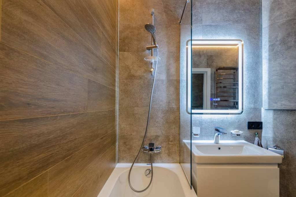 Vip - Smart Appartement Kiev Buitenkant foto