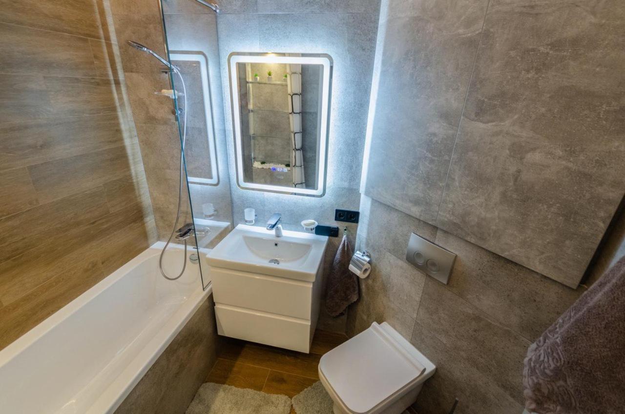 Vip - Smart Appartement Kiev Buitenkant foto